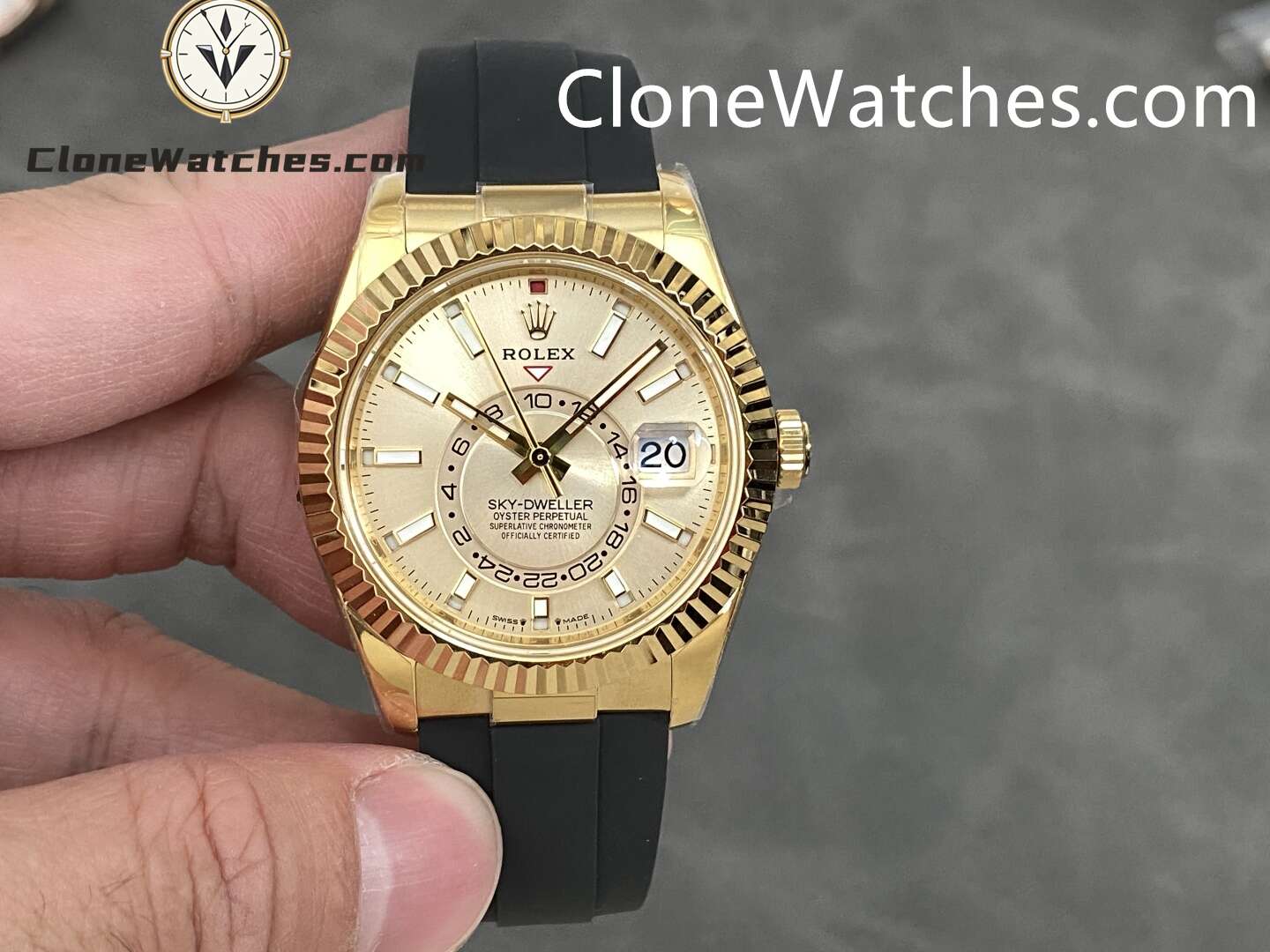 This super perfect Rolex Super Clone Watches is fully functional with 18k white gold plated on a 904L stainless steel case, solid case back with Rolex markings and engravings, white dial with center subdial for world time function.